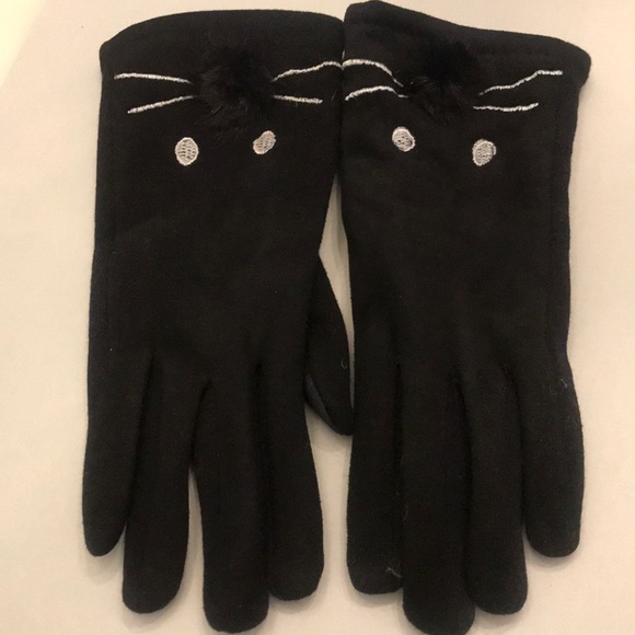 Gloves - Picture 1 of 3